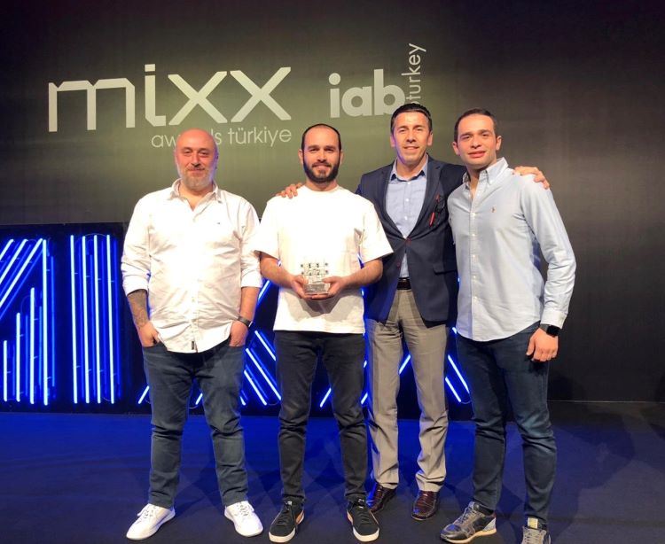 Gri Koli Bandı İle Tekzen’e Altın Mixx