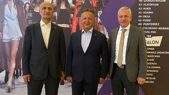 Beş günde 700'ü Rus bin 100 yabancıyı ihracat için Antalya'ya getirdi