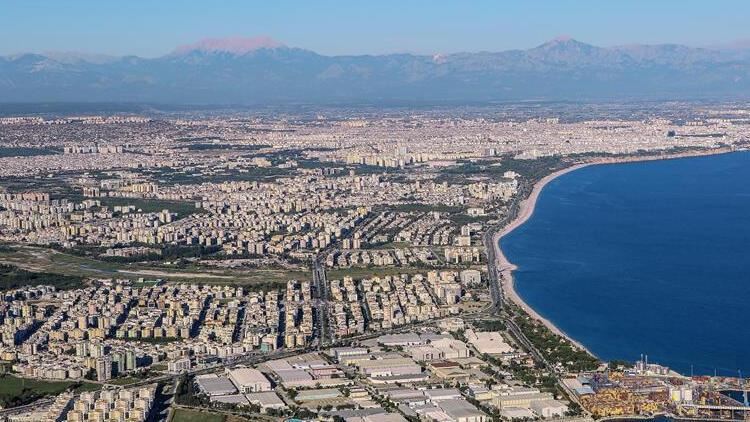 Antalya'da haziran ayında yabancılara 906 konut satıldı