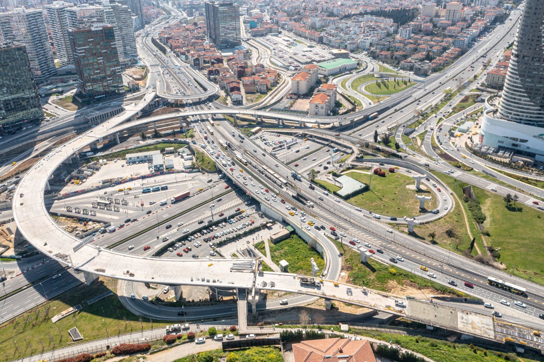 Yapı & Yapı İnşaat Fikirtepe’deki köprülü kavşak inşaatını tamamladı