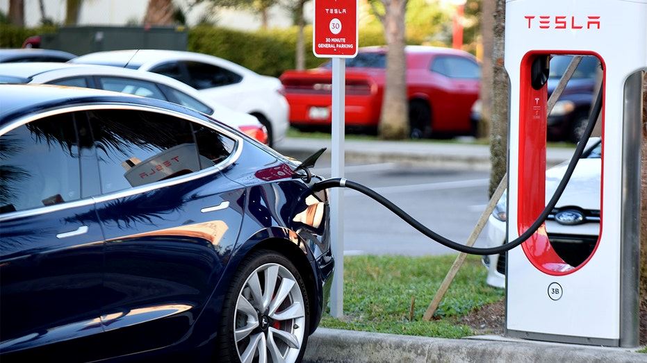 Tesla builds energy storage facility in Japan