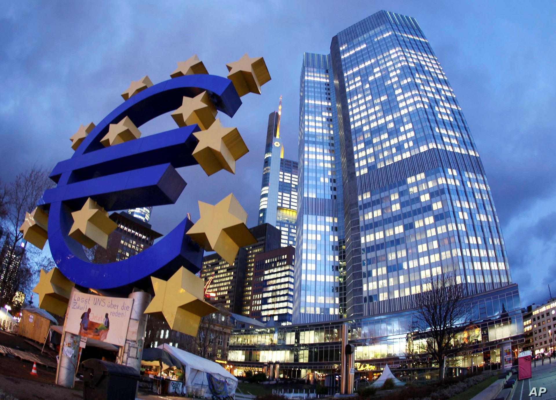 Fitch: European Central Bank's key interest rates won't change until 2025