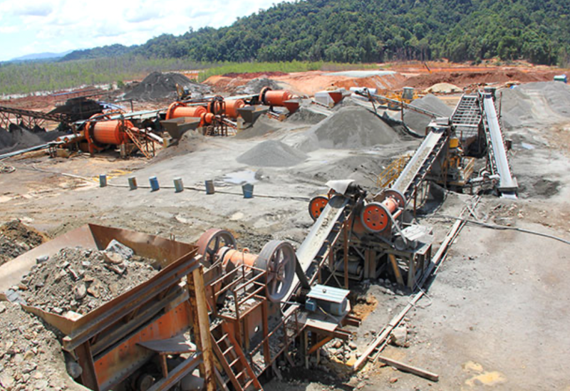 Iron ore rised  sharply amid stock increases