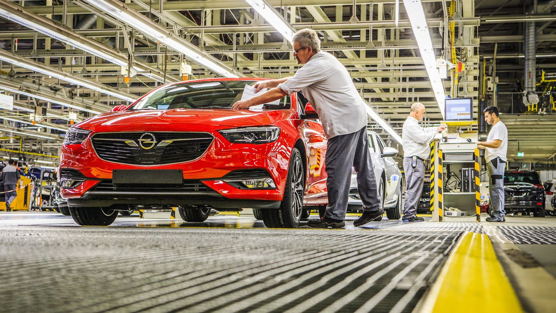 Opel, çip tedariki sorunu nedeniyle Eisenach'daki üretimini durduruyor