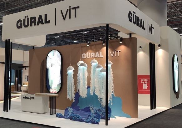 Jellyfish design that fascinates visitors from Güral Vitrifiye at Unicera Istanbul