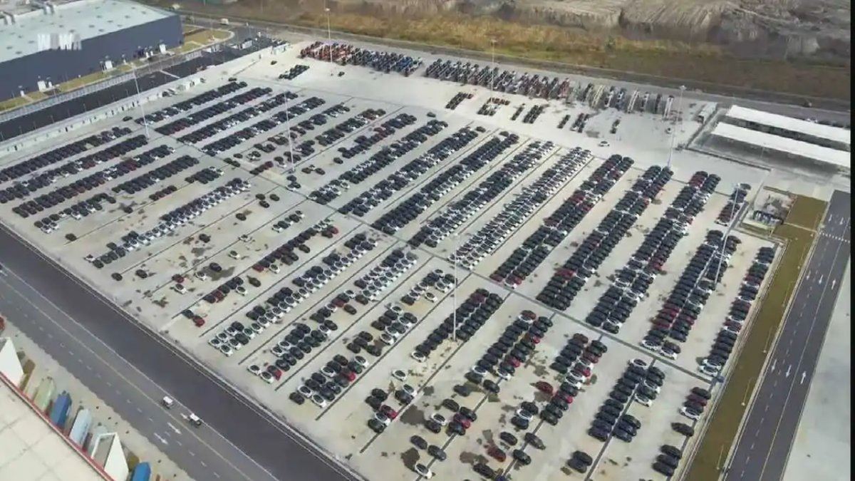 Tesla's factory in China is overflowing with vehicles