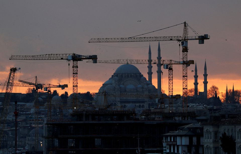 Türk Lirası'ndaki değer kaybı inşaat sektörünü de vurdu