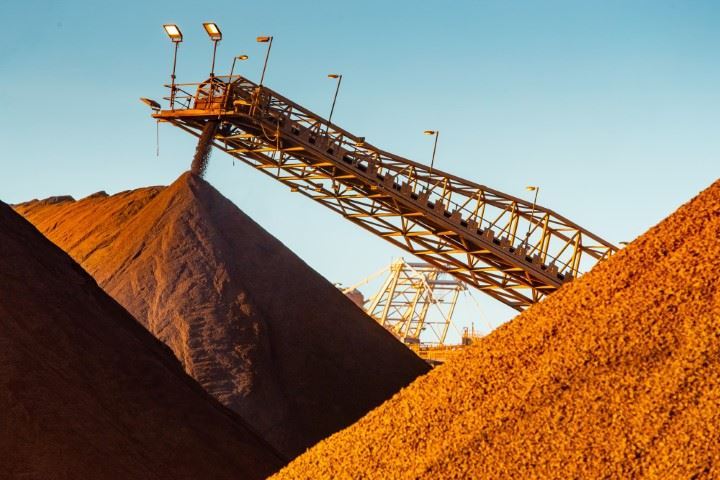 Iron ore prices hit 7-week high