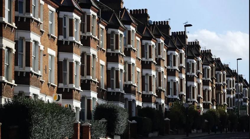 The sharp upward trend in UK housing prices is expected to end in 2022
