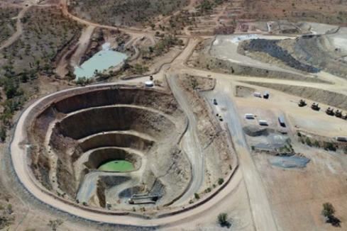 Australian metal companies sign iron ore deal