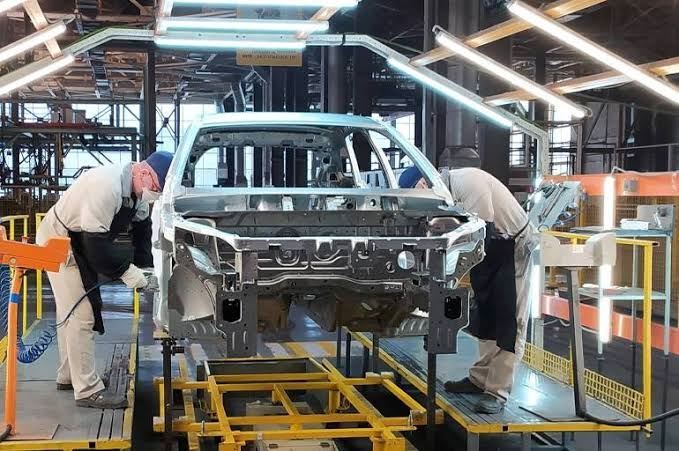 Renault resumes production in Russia