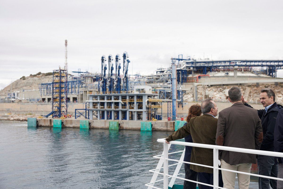Yunanistan, Dedeağaç’a yüzer LNG depolama projesi başlattı
