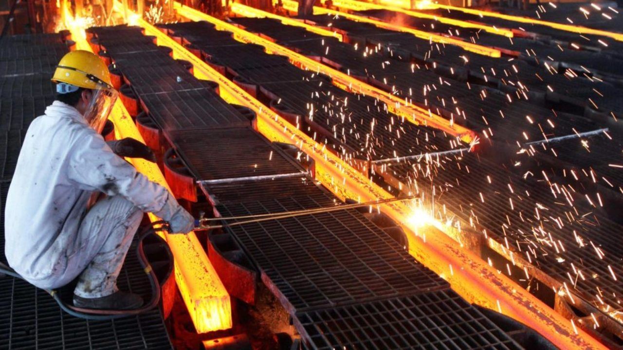 German steel sales fell