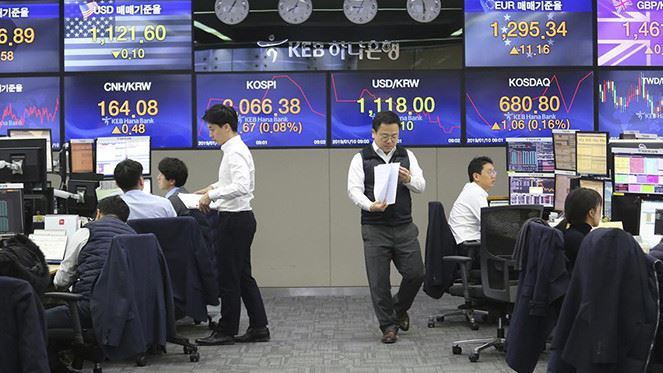 Asian stocks rise before Powell's announcement