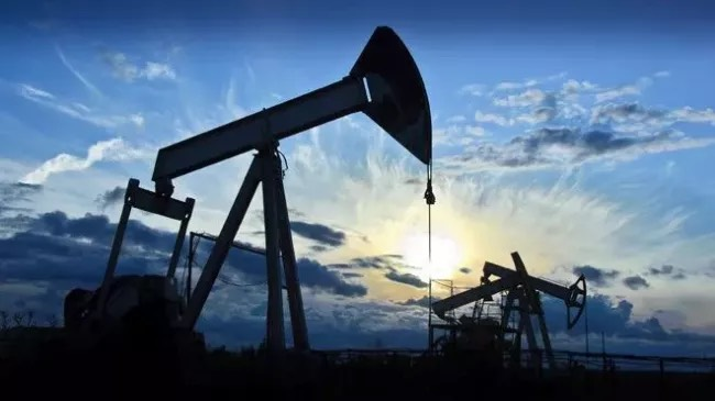 Gelecek yıl brent petrol varil fiyatının 96,91$ olması bekleniyor         