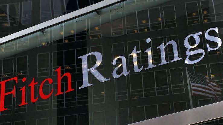 Fitch, İngiltere'nin kredi notu görünümünü "negatif"e çevirdi