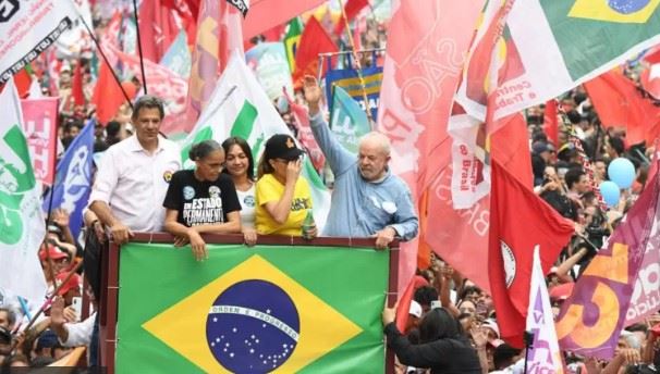 Brezilya'da başkanlık seçimini Lula da Silva kazandı