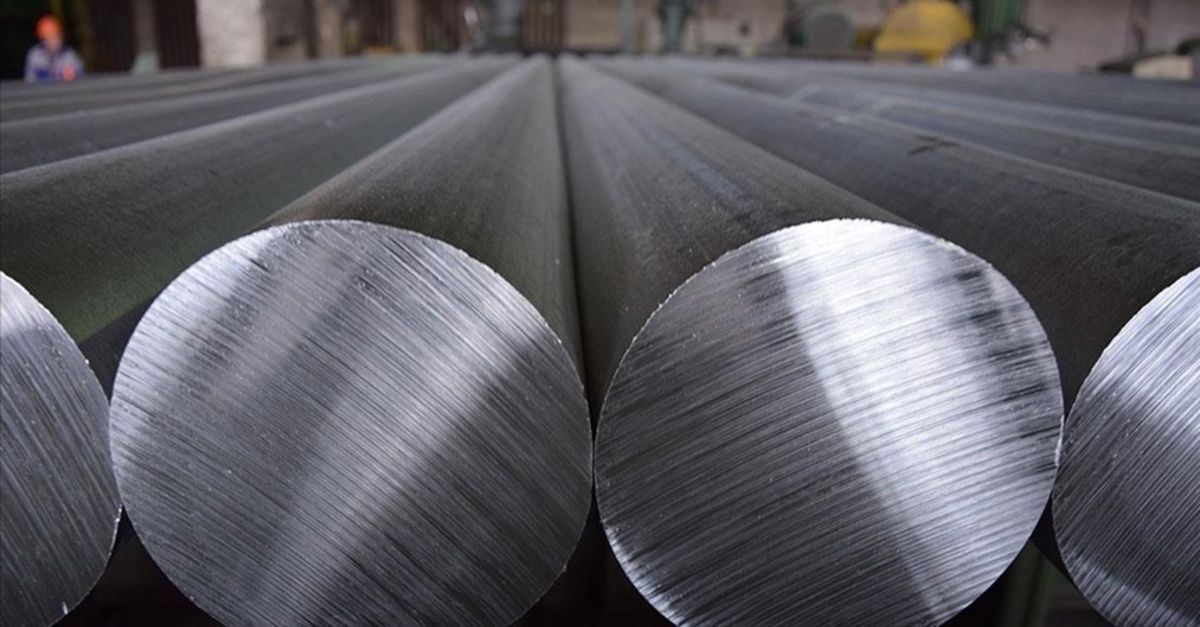 Global nickel surplus fell to 14,400 tons in September