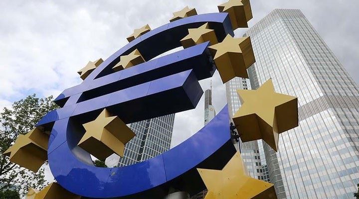 Euro Bölgesi 2022'yi tek haneli enflasyonla tamamladı