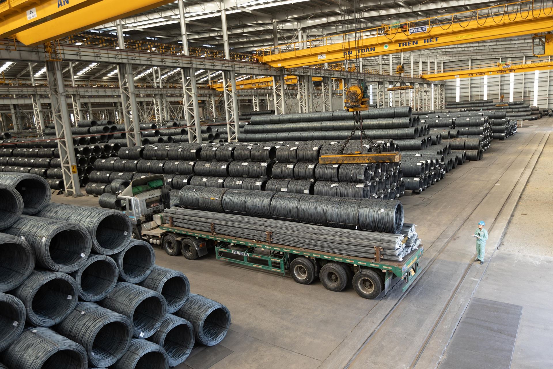 Hoa Phat Hai Duong fabrikasında bir yüksek fırını yeniden çalıştırıyor