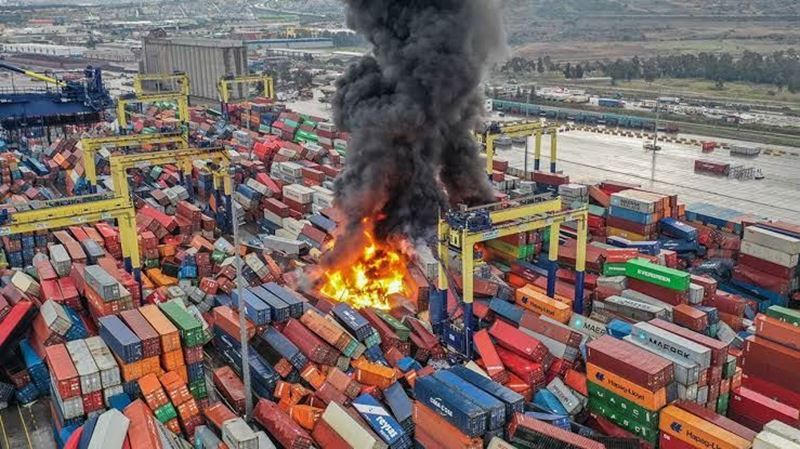 The fire in the Iskenderun Port continues