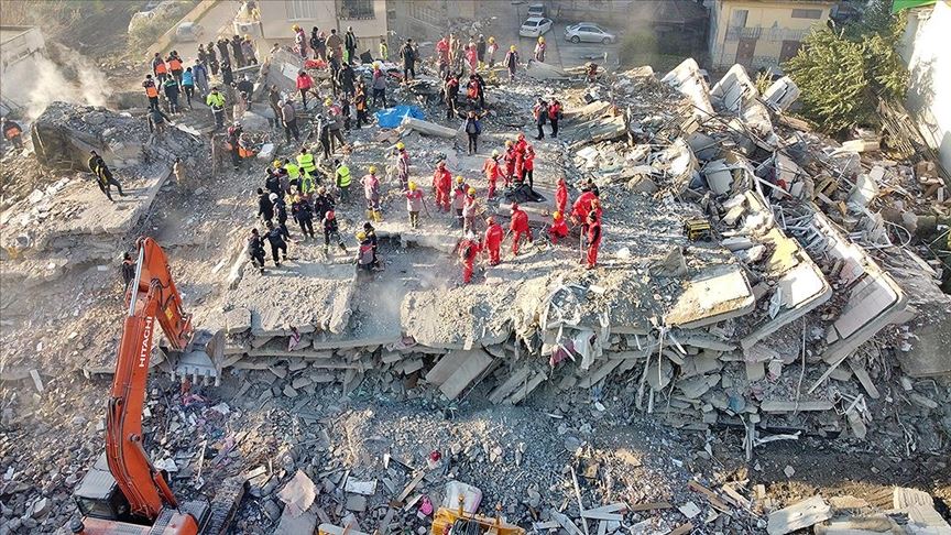Türkiye'yi sarsan depremlerde can kaybı yükseldi