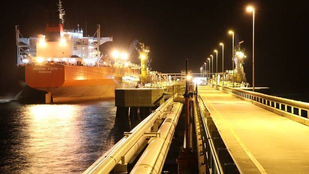 Ceyhan'da gemilere petrol yüklemesi yeniden başladı