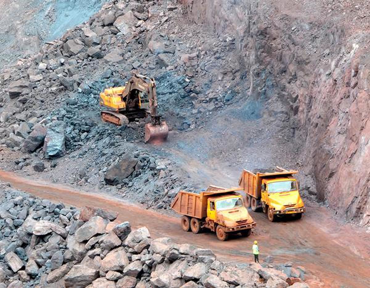 Algerian-Qatari Steel demiryolu üzerinden demir cevheri taşımaya başlıyor