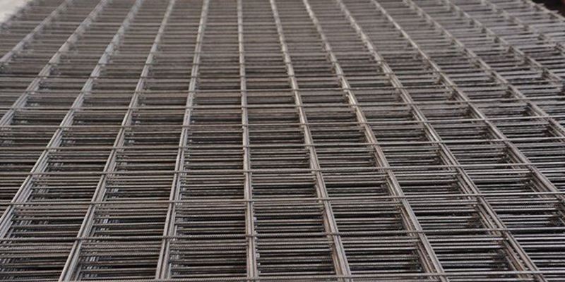 What are the wire mesh standards and where are they used?