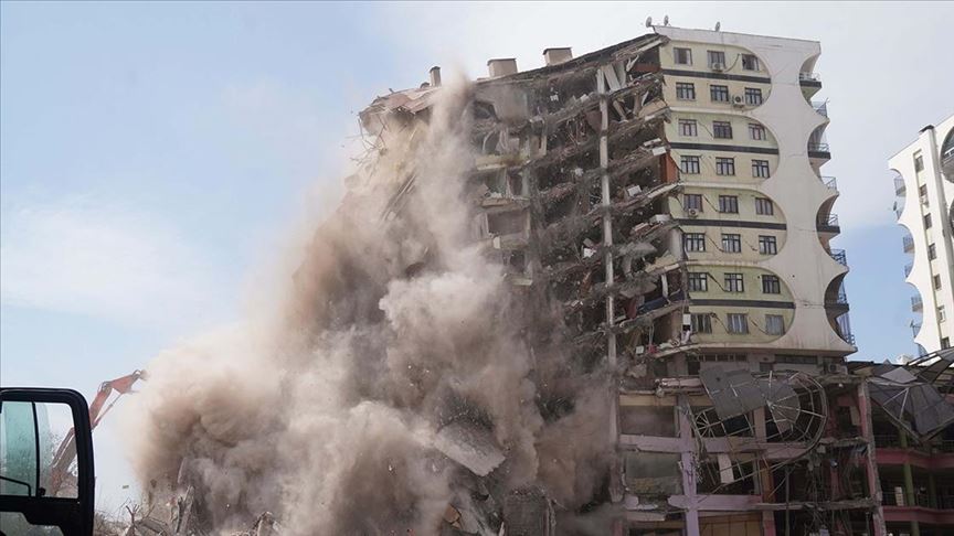 Depremzedenin elektrik ve doğalgaz borçları silindi