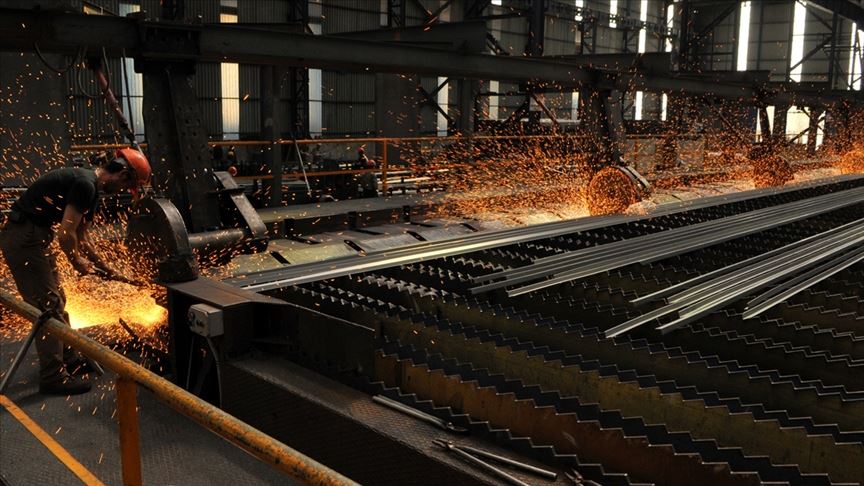 The weekly steel production of the USA has decreased