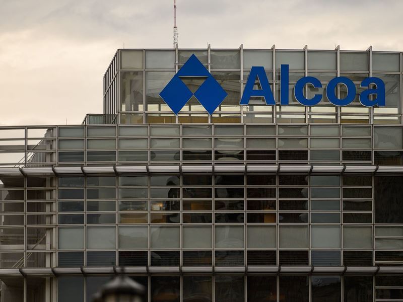 Alcoa Corp's earnings decreased in Q1