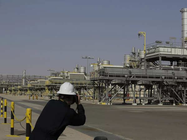 Saudi Arabia extends voluntary crude production cut to September