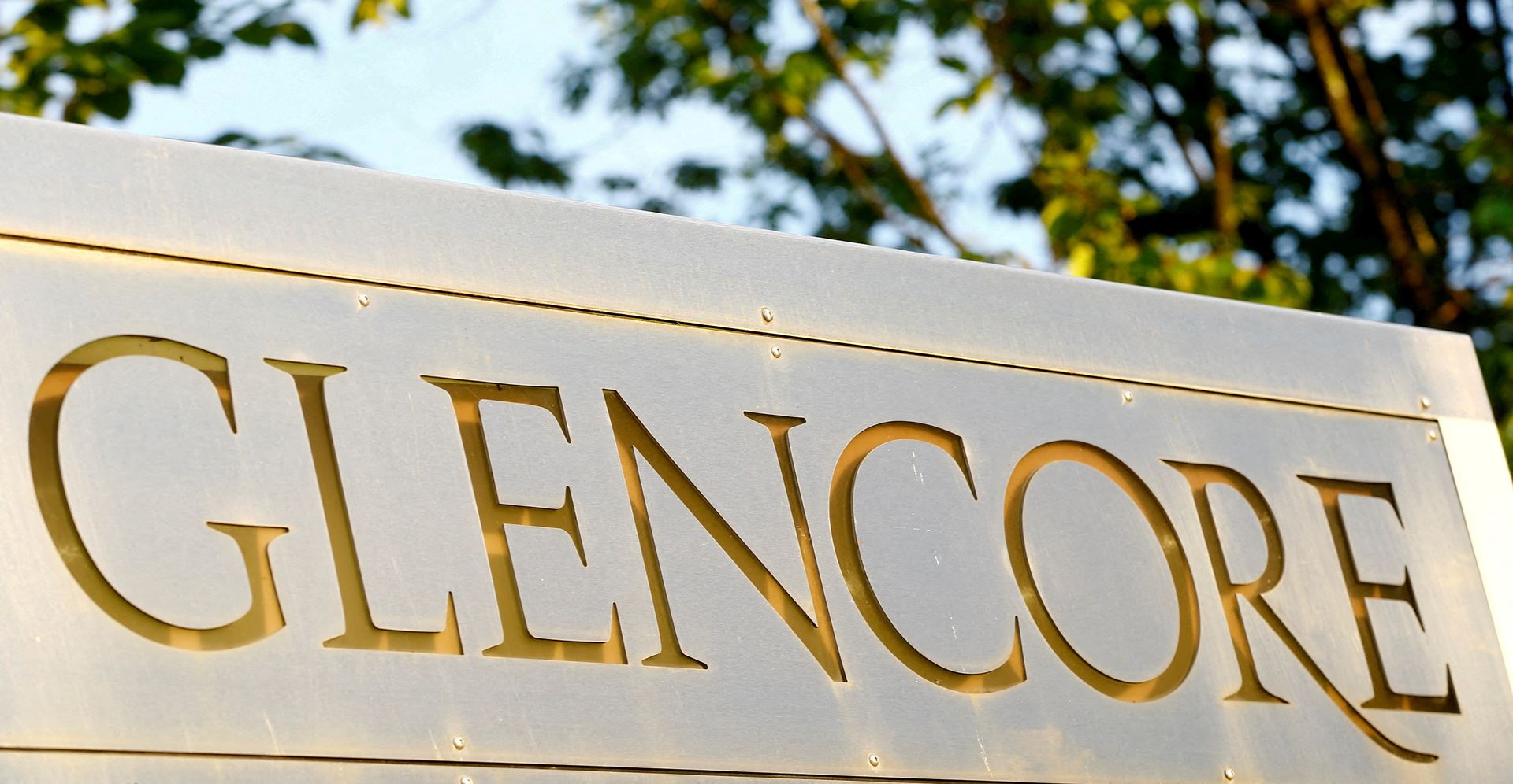 Glencore's net profit decreased in the first half of the year