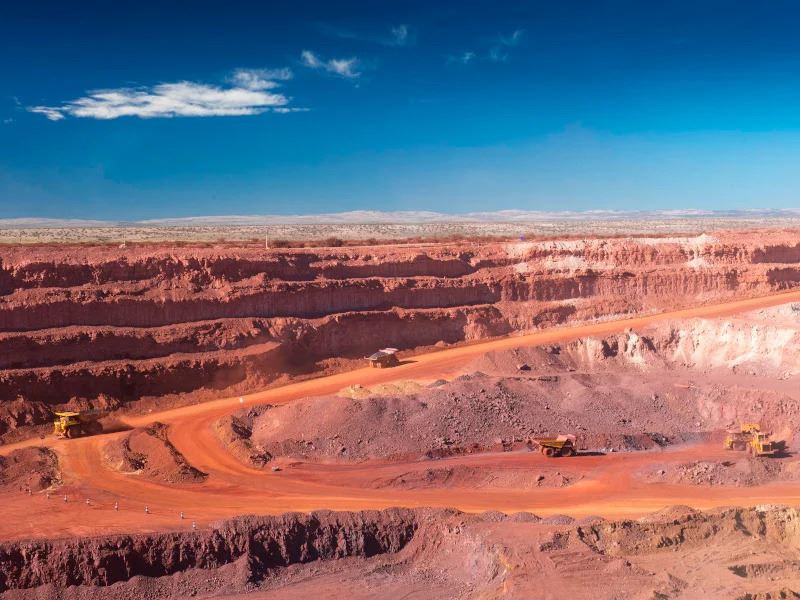 Kumba Iron Ore demir cevheri madenciliği için sözleşme imzaladı