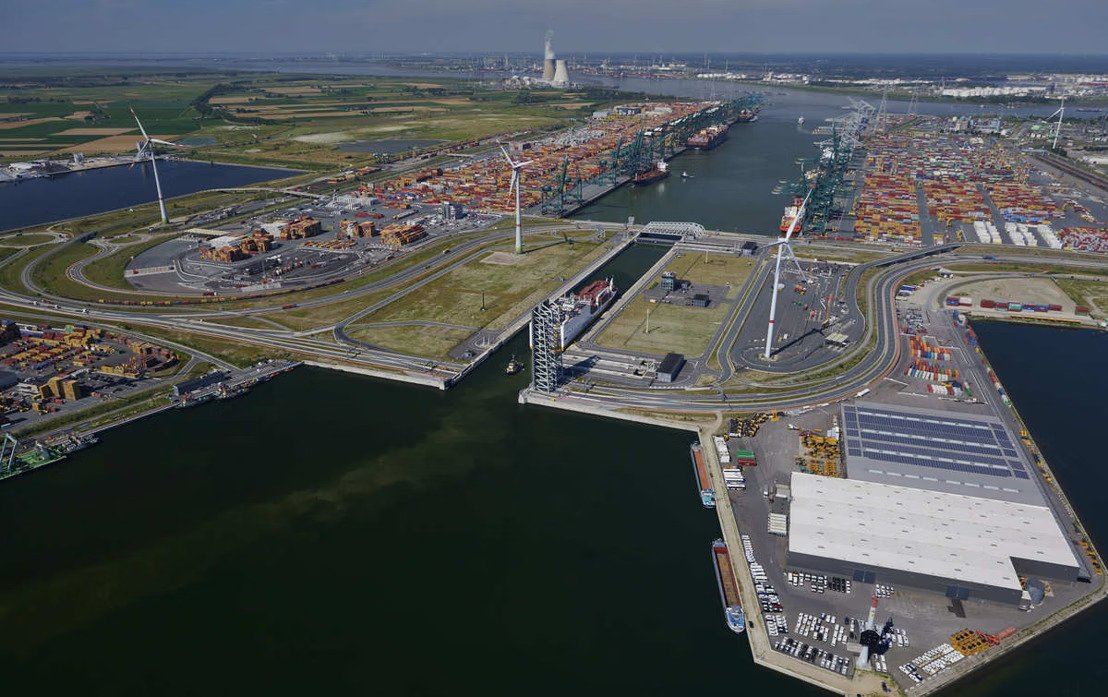 The port of Antwerp resists the economic crisis