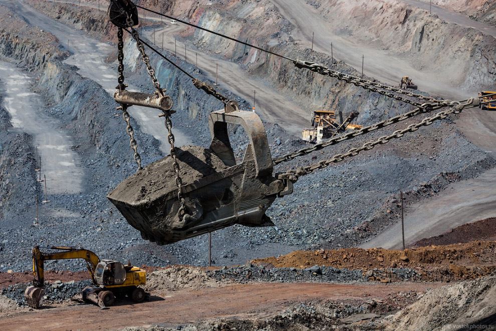 Iron ore futures rose to 6-month high