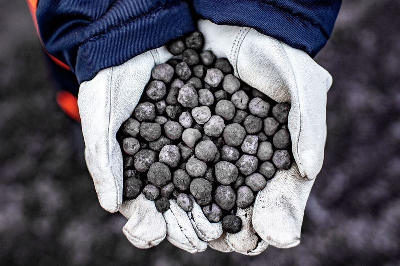 Iron ore futures declined in China after holiday