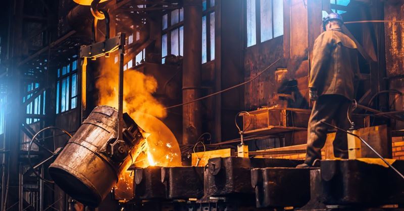 US crude steel production decreased slightly