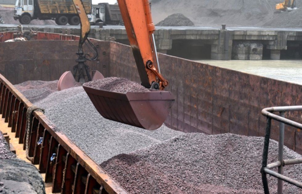 China iron ore rises to five-week high