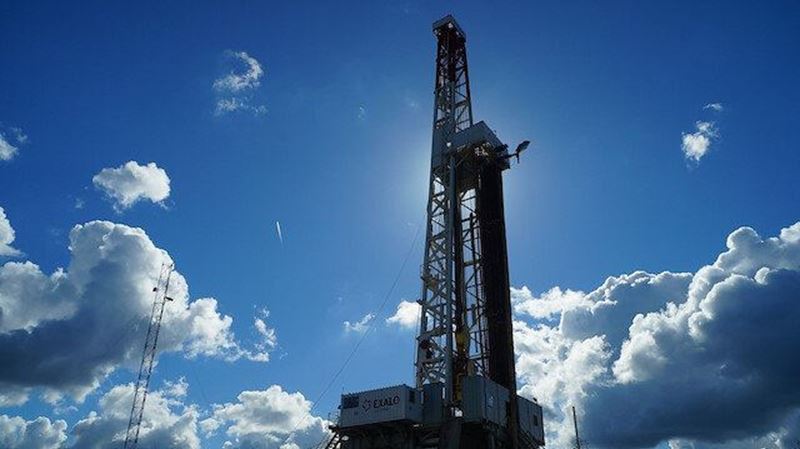 U.S. rig count down, Canada rig count up