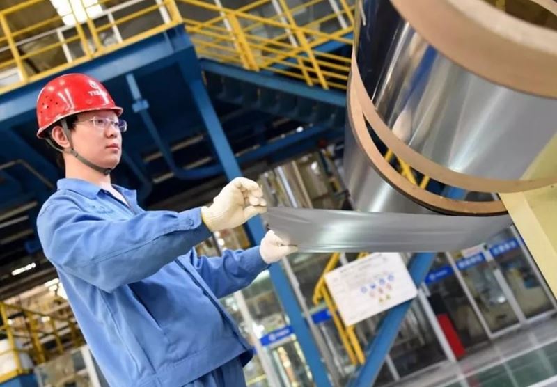 Chinese company rolled the world's thinnest stainless steel