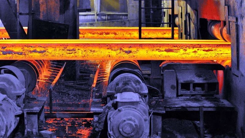 China's crude steel and pig iron production fell