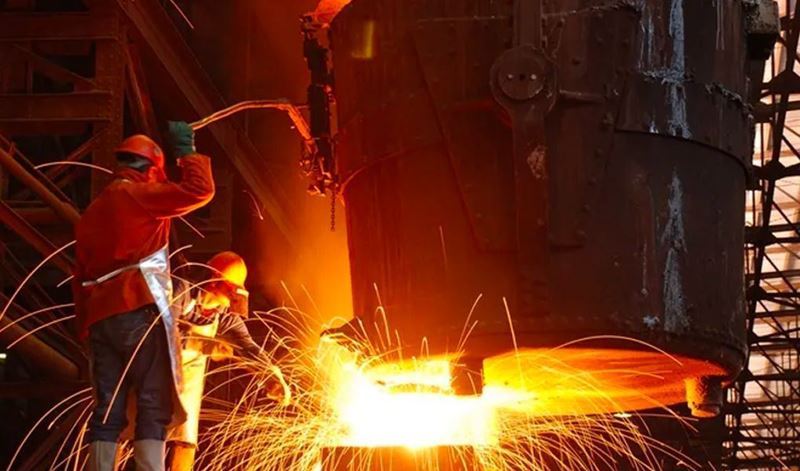 Japan's raw steel production drops