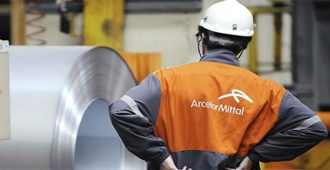 ArcelorMittal reported a net loss of USD 2,966 billion in the fourth quarter