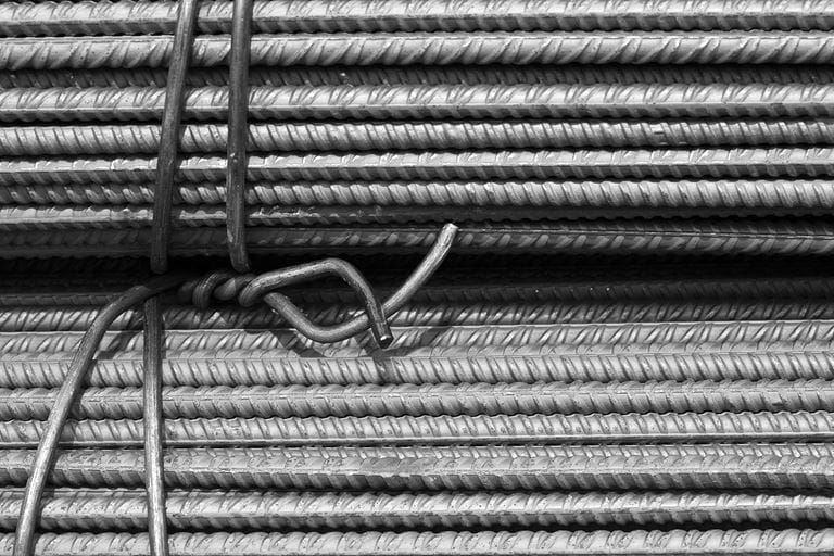 China's rebar futures drop on economic worries and rising inventories