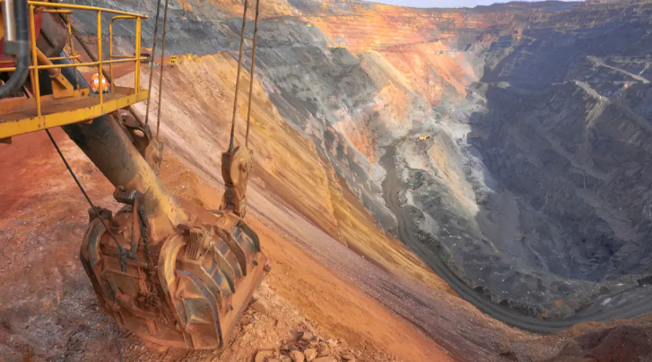 China iron ore futures decline due to rising inventories