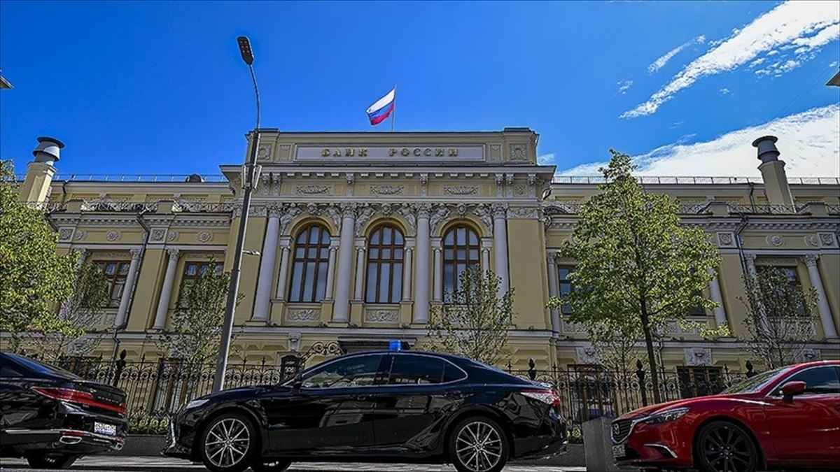 Rusya’da nakit döviz çekimine yönelik kısıtlamalar uzatıldı