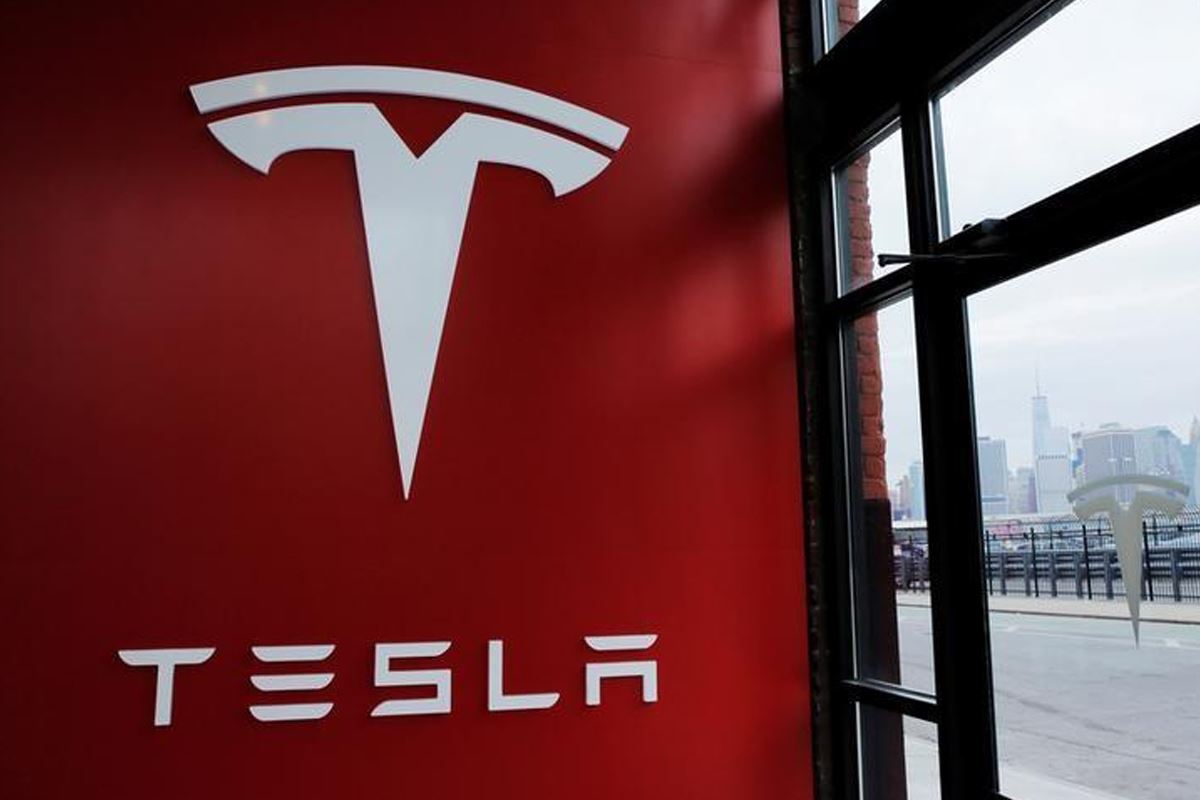 Tesla shares fall due to decline in demand in China