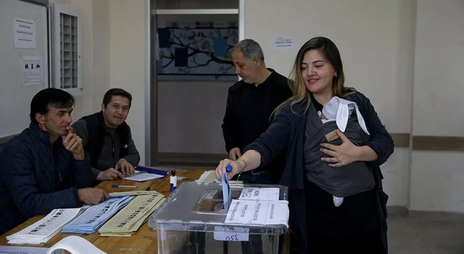 Türkiye yerel yöneticilerini seçmek için sandıklara gidiyor